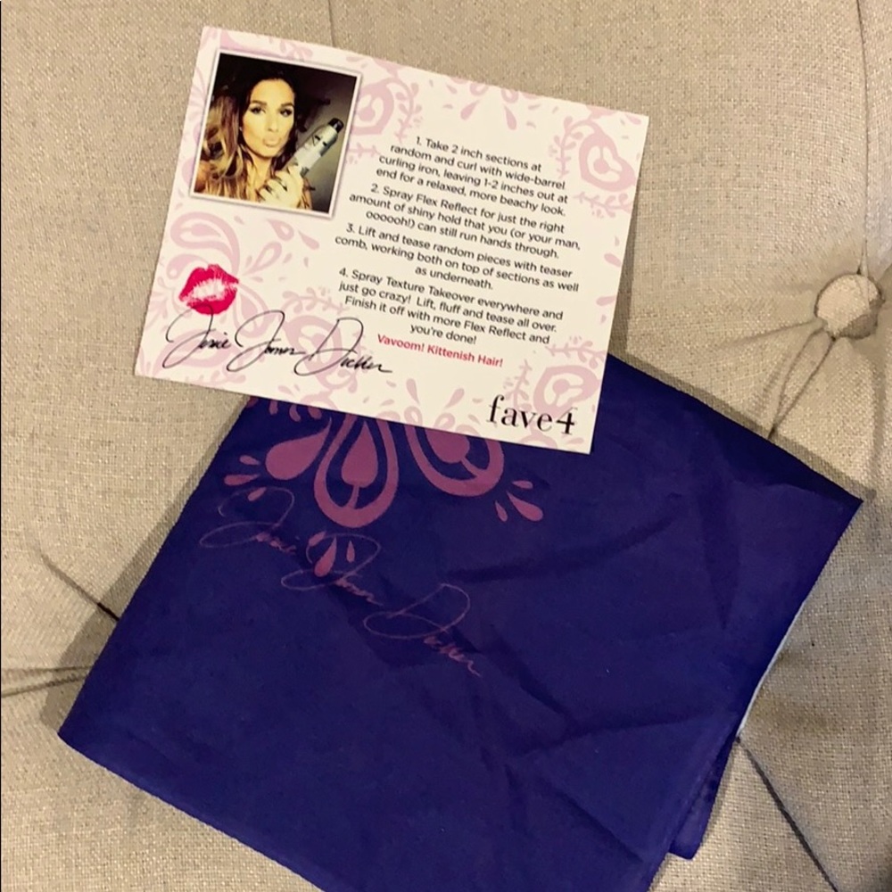 Jessie James Decker “Kittenish Hair” Bandana 💙